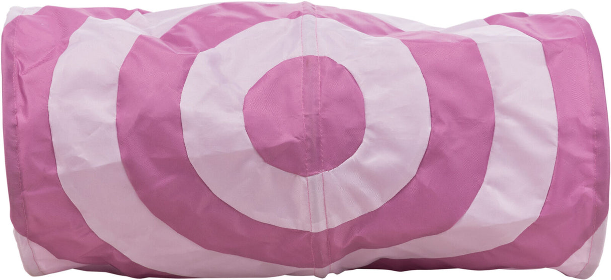 Rosa und weiß gestreifter Tunnel mit kreisförmigem Muster in der Mitte.