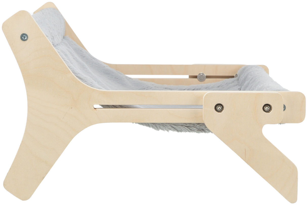 Holzgestell mit hellgrauem Stoff bezogen, seitliche Ansicht, sichtbare Schrauben an den Verbindungen.