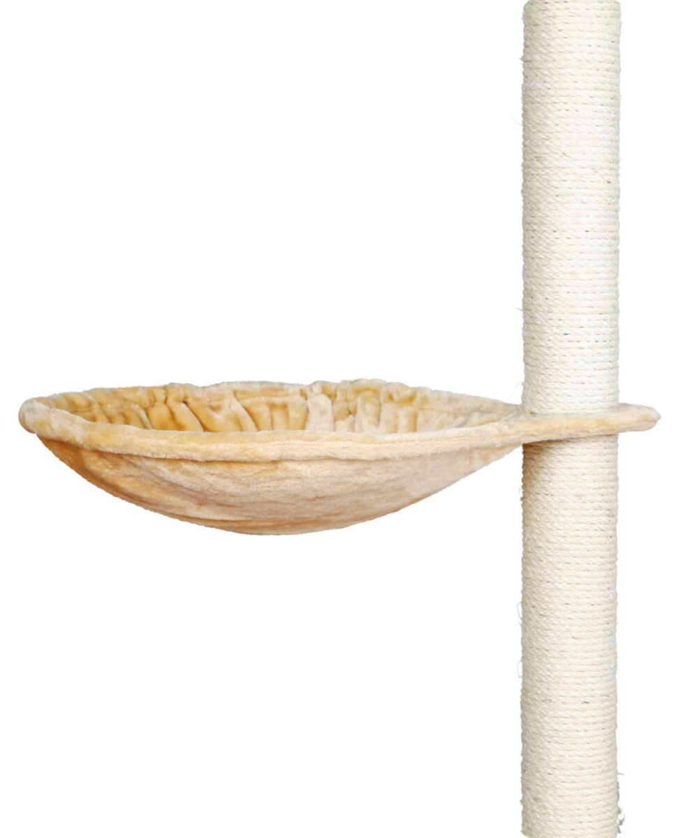 Cremefarbene, runde Hängematte an einem vertikalen Kratzbaum mit Sisal umwickelt.