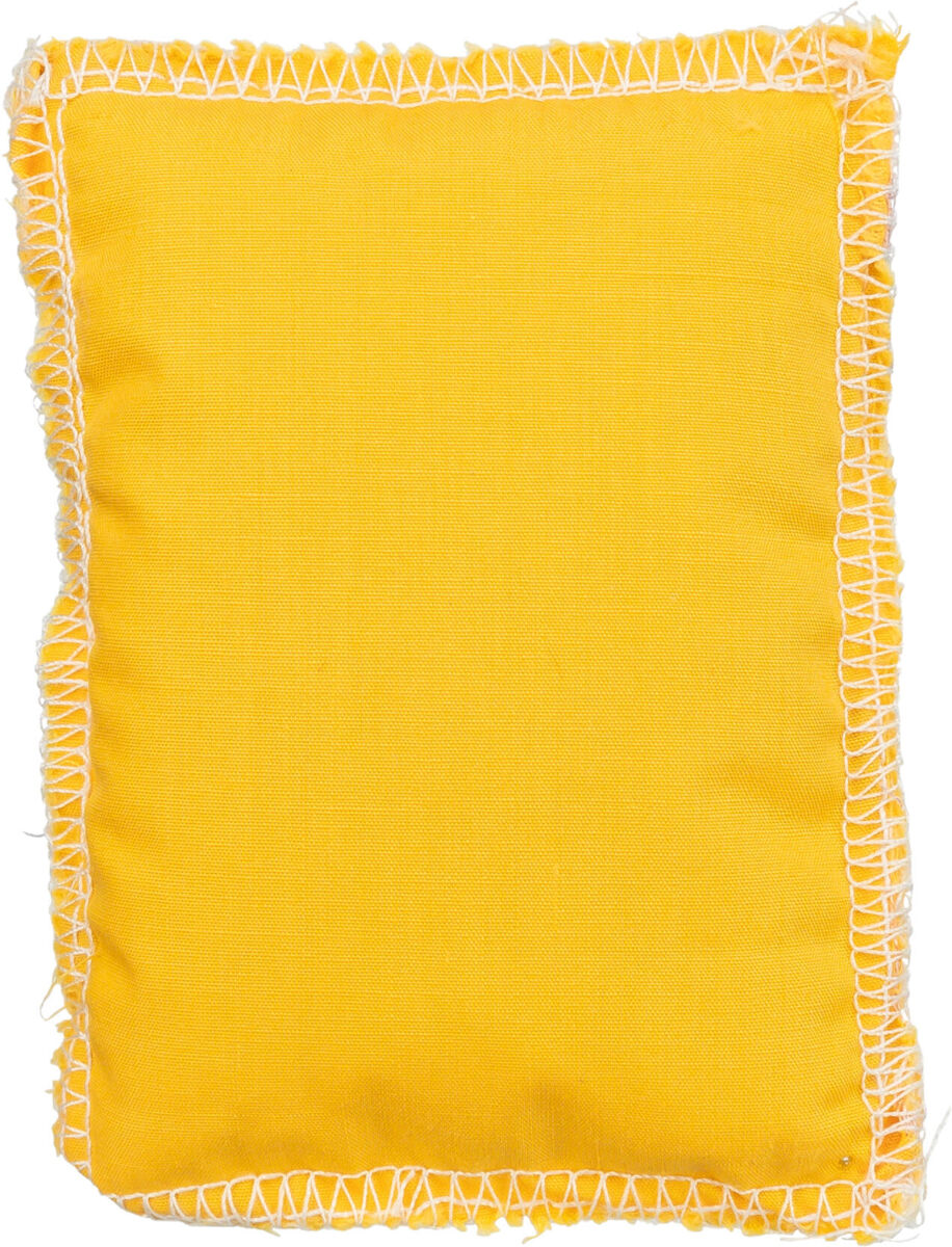 Gelbes quadratisches Stoffkissen mit weißen Ziernähten entlang der Kanten.