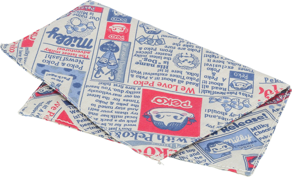Stofftasche mit Retro-Comic-Motiven in Rot, Blau und Weiß, bedruckt mit unterschiedlichen Texten und Bildern.