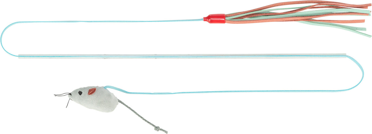 Spielzeug für Katzen mit grauer Stoffmaus und blauen Schnüren, Holzstab mit roten und grünen Bändern.