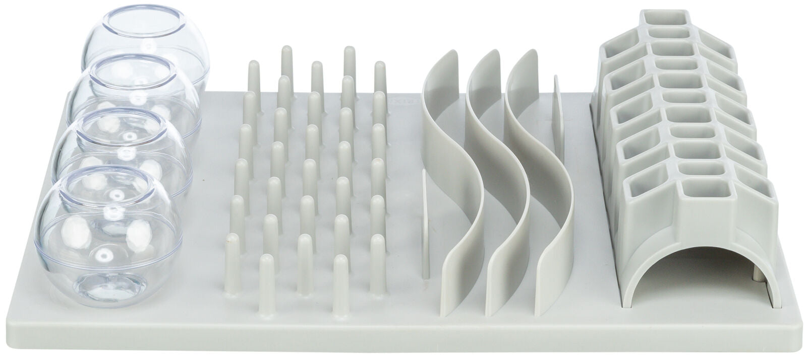 Graues Kunststoffbrett mit mehreren runden, transparenten Kugeln, vertikalen Stiften, geschwungenen Trennwänden und archartigen Öffnungen.