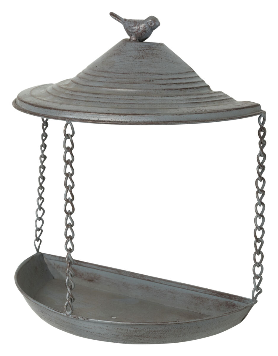 Hängende, metallene Vogelfutterstation mit Kuppeldach und Zier-Vogel, gehalten von Ketten, in Grau.