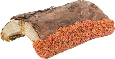 Gebogenes Stück Rinde mit eingearbeiteten roten Granulaten und sichtbarer heller innerer Struktur.