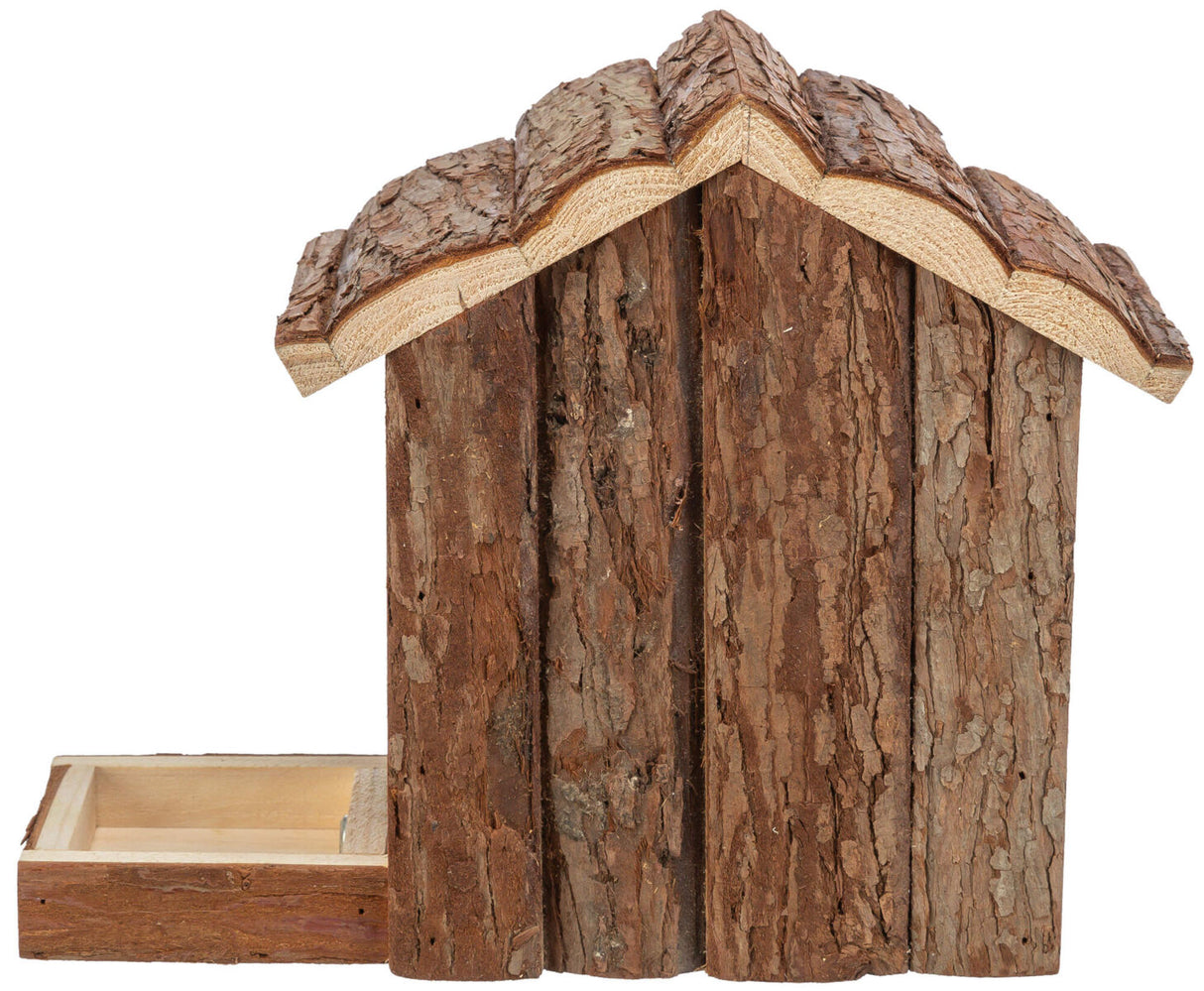 Holzhütte mit Rinde bedeckt, links ein offenes Fach, rustikales Design, braune Holzmaserung sichtbar.