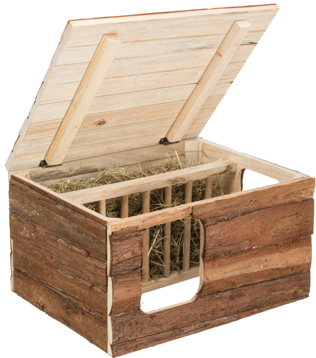 Holzkiste mit aufklappbarem Deckel, gefüllt mit Heu, Seiten aus rustikalem Holz mit rechteckiger Öffnung.
