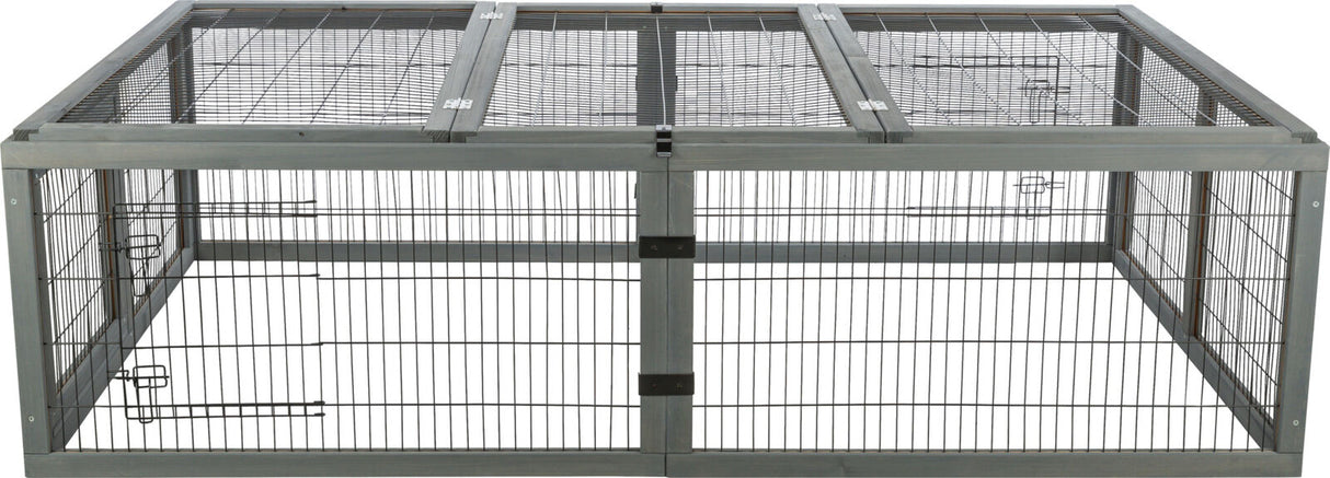 Freilaufgehege mit Abdeckung