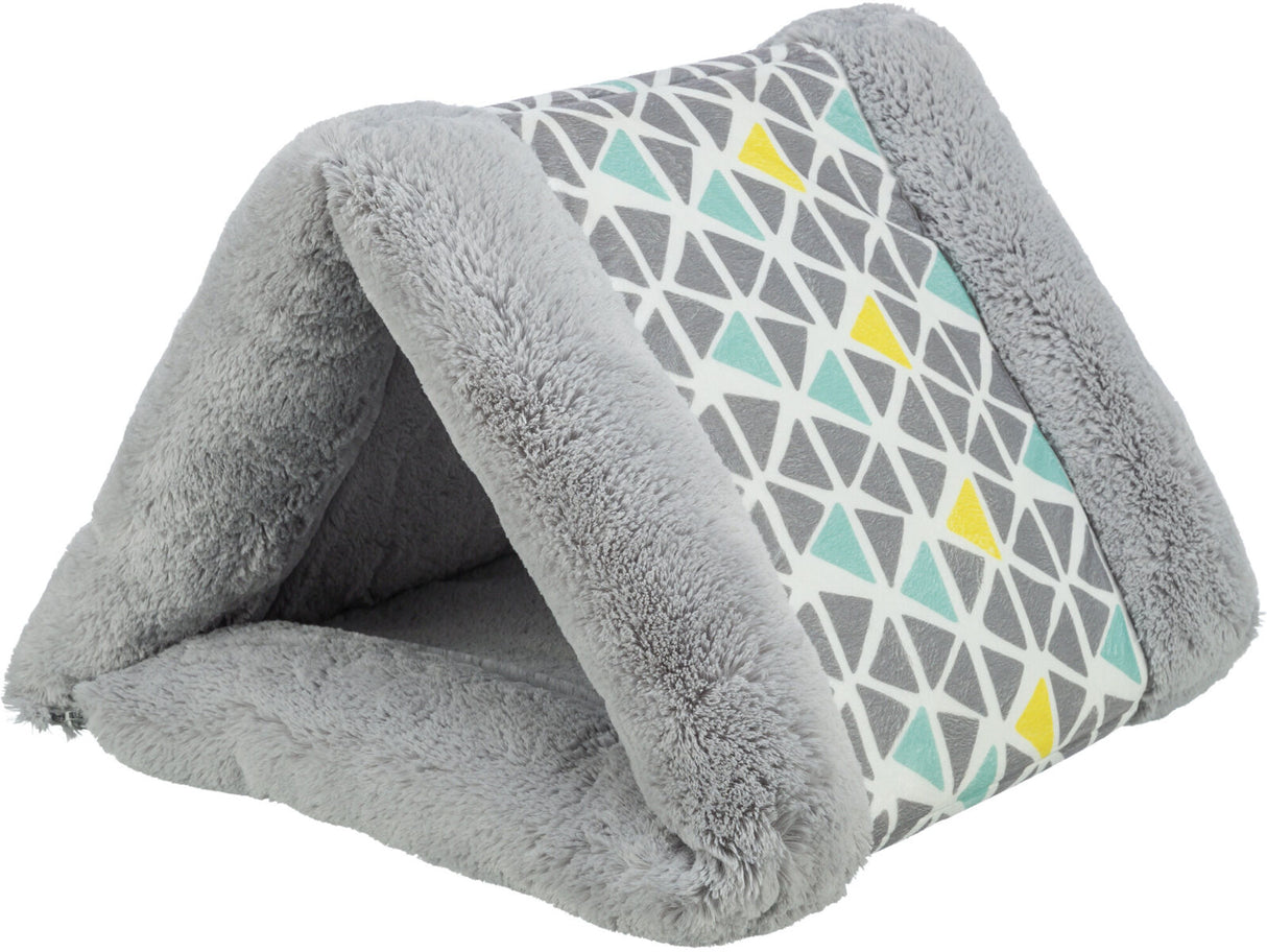 Graues, dreieckiges Kissen mit weicher Oberfläche und geometrischem Muster in Gelb, Grau und Türkis.