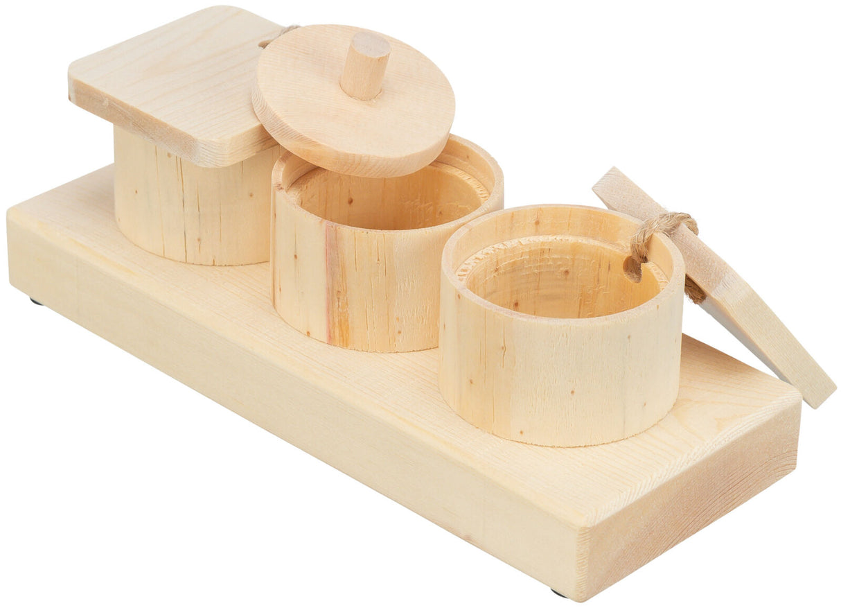 Dreiteiliges Set aus hellem Holz mit runden Behältern und Deckeln auf rechteckiger Basis.