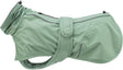 Grüner Hundemantel mit Kragen und Klettverschluss, seitlich schwarze Linien, Öffnungen für Beine und Schwanz.
