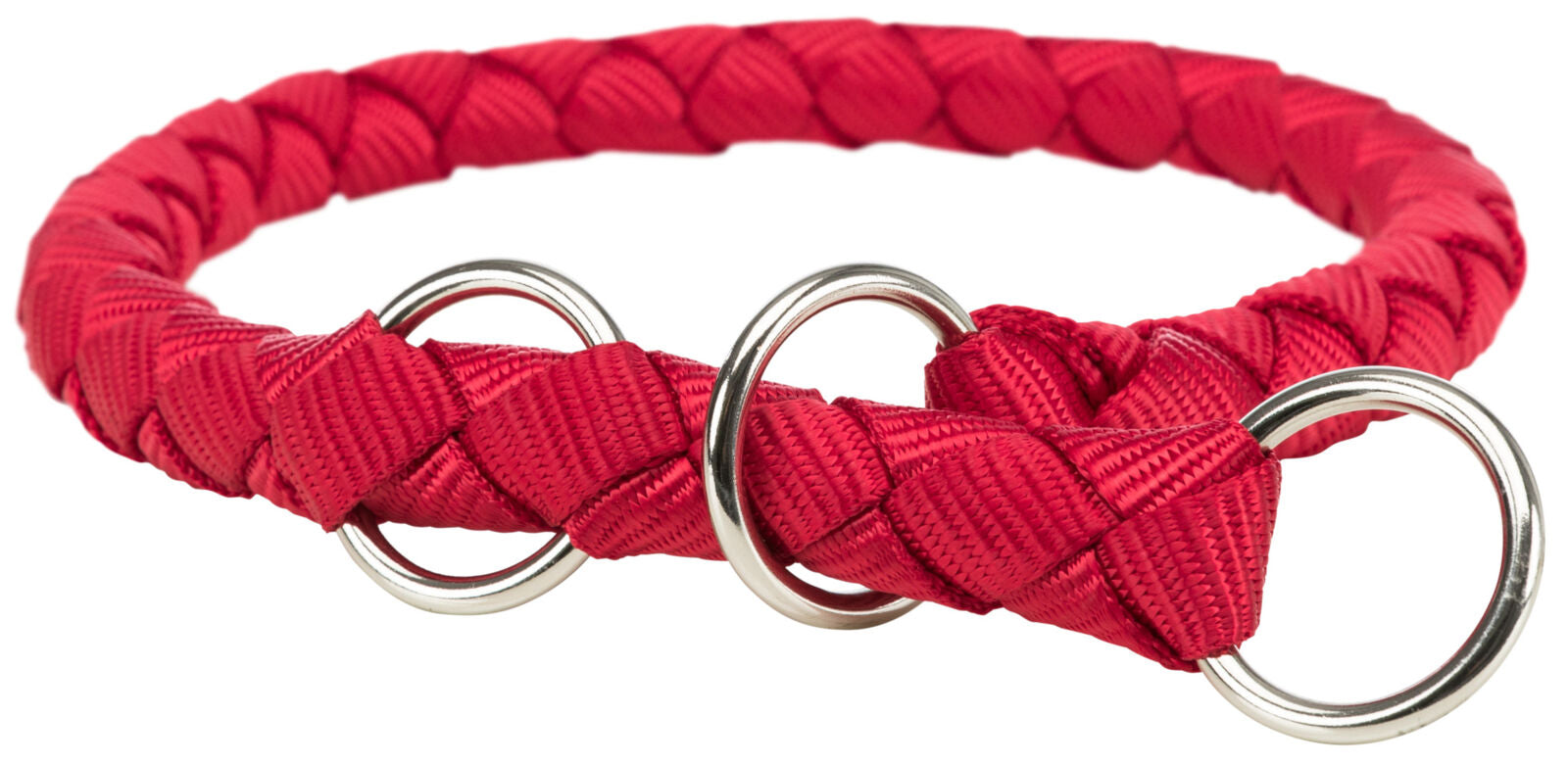 Ein geflochtenes, rotes Halsband aus glänzendem Material mit zwei silbernen Ringen.
