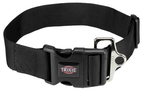 Schwarzes Hundehalsband mit Kunststoffverschluss und Metallring, Trixie-Logo in der Mitte sichtbar.