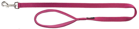 Pinke Hundeleine mit Metallschnalle und Schlaufe, aus Textil, in voller Länge ausgelegt.
