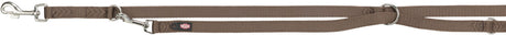 Braune Hundeleine mit Metallkarabiner und mehreren Ringen, längenverstellbar; Label mit Text darauf.
