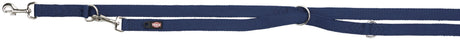 Blaues verstellbares Hundehalsband mit silbernem Karabiner und Metallringen, Text „Trixie“ auf schwarzem Etikett.