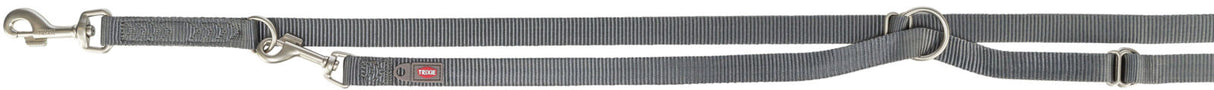 Graues Hundehalsband mit Metallclips und Ringen, Label "Trixie" sichtbar, verstellbares Gurtband.