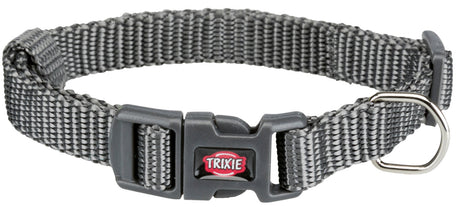 Graues Hundehalsband aus geflochtenem Material mit Kunststoffverschluss und silbernem D-Ring, Aufschrift "Trixie".