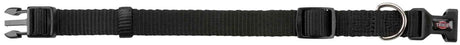 Schwarzes, verstellbares Nylon-Halsband mit Klickverschluss und Metallring zur Befestigung; Markenlogo teilweise sichtbar.