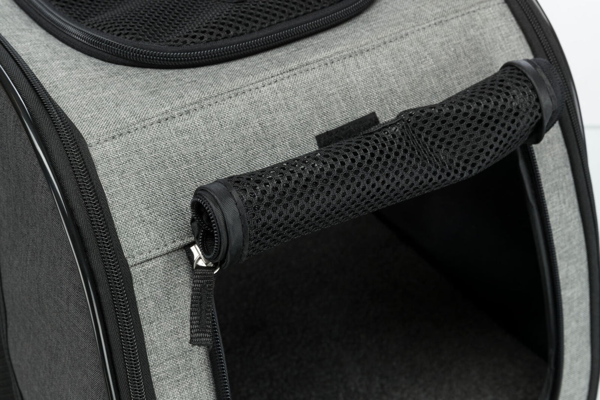 Graue Tragetasche mit schwarzem Netzgriff und Reißverschluss, teilweisem Einblick in das Innere.