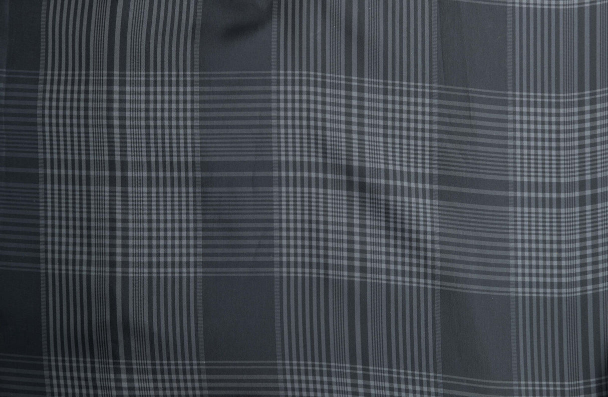 Graues Karomuster mit vertikalen und horizontalen Linien in verschiedenen Schattierungen auf Stoff.