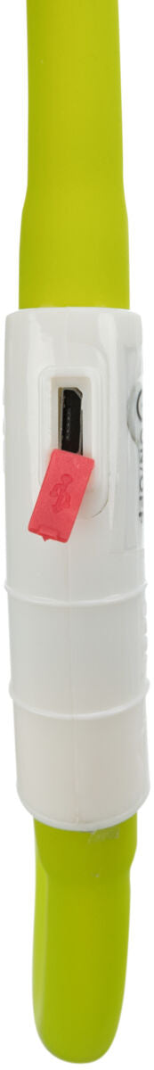 Gelbes und weißes Gerät mit einem roten USB-Symbolschalter in einem weißen Gehäuse.