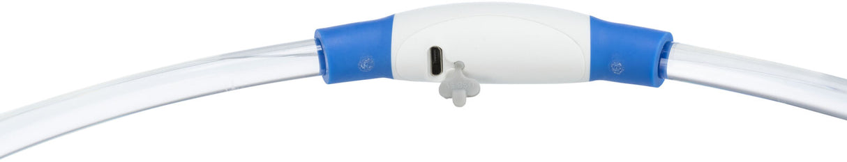 Transparentes Rohr mit weißem, ovalem Mittelstück, blaue Enden, USB-Anschluss mit Abdeckung, am Röhrchen.