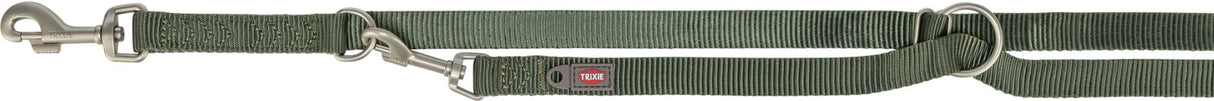 Grüne Hundeleine aus Stoff mit Metallhaken und Ringen, Label "TRIXIE" sichtbar.