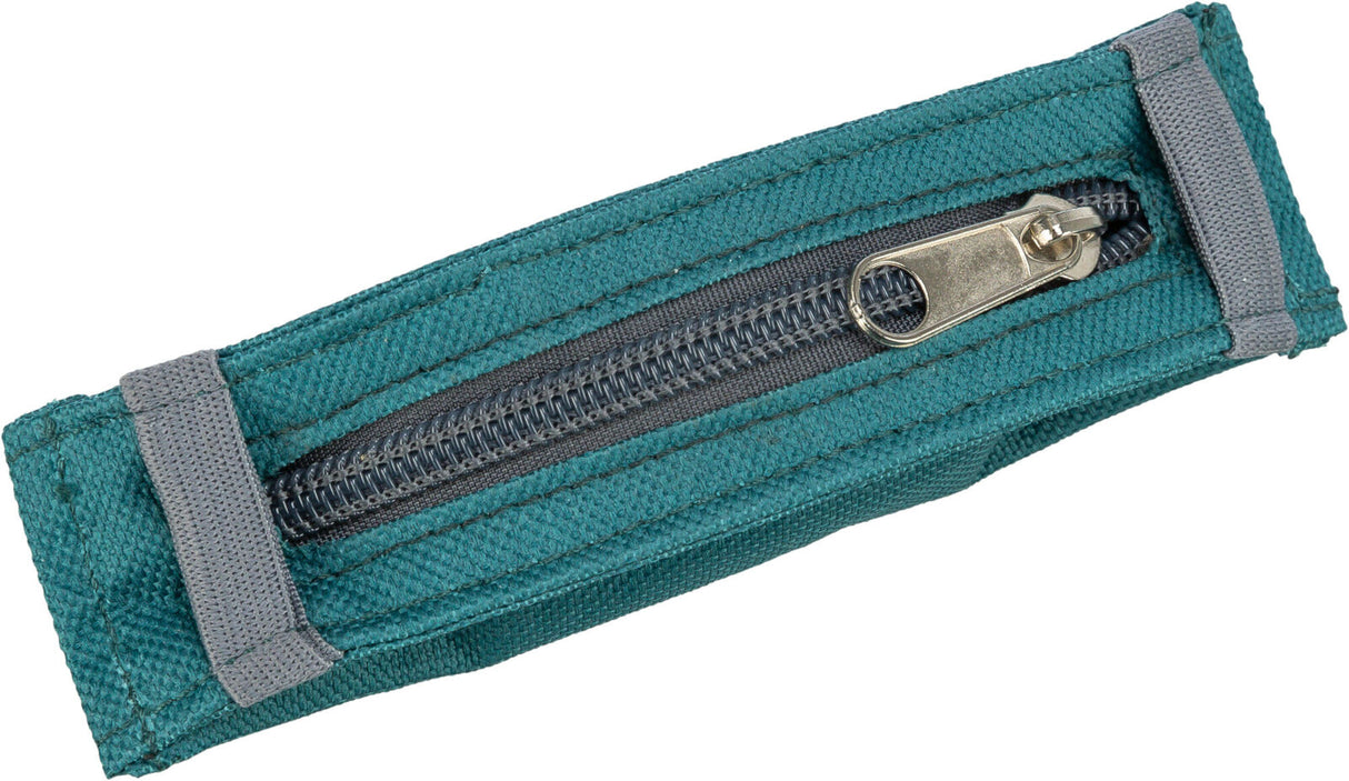 Grüner Stoffstreifen mit grauem Reißverschluss und silbernem Zipper, rechteckige Form.