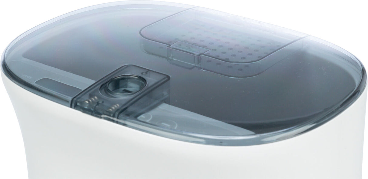 Weißer Behälter mit transparentem, abgerundetem Deckel und kleiner Öffnung auf der Vorderseite.