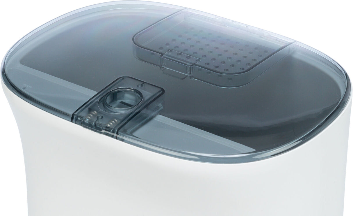 Weiße Box mit abgerundeten Ecken und transparentem Deckel, darauf eine rechteckige Öffnung mit perforiertem Muster.