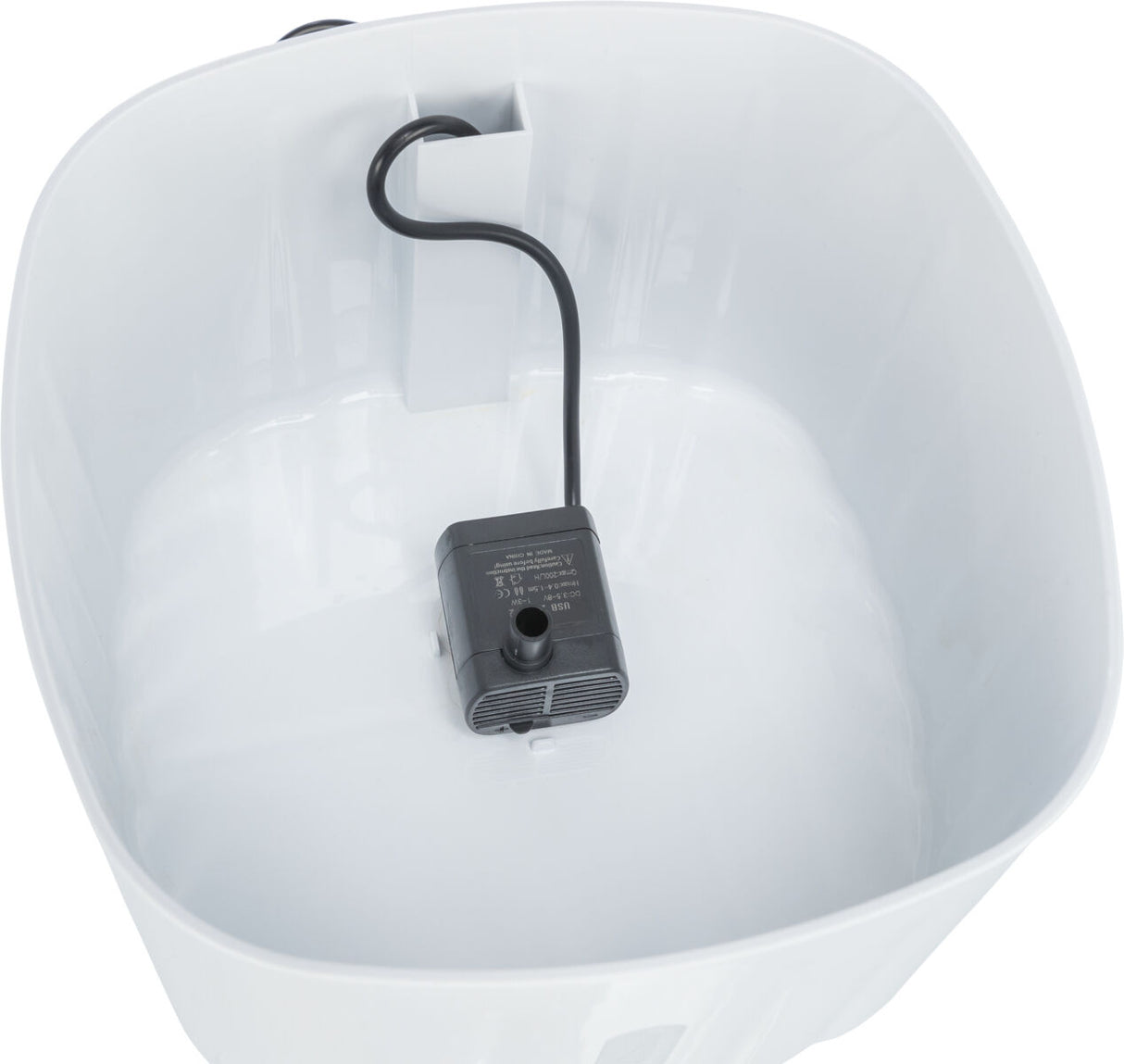 Weiße, quadratische Schale mit schwarzem, kabelgebundenem Gerät innen, an den Schalenrand angebracht.