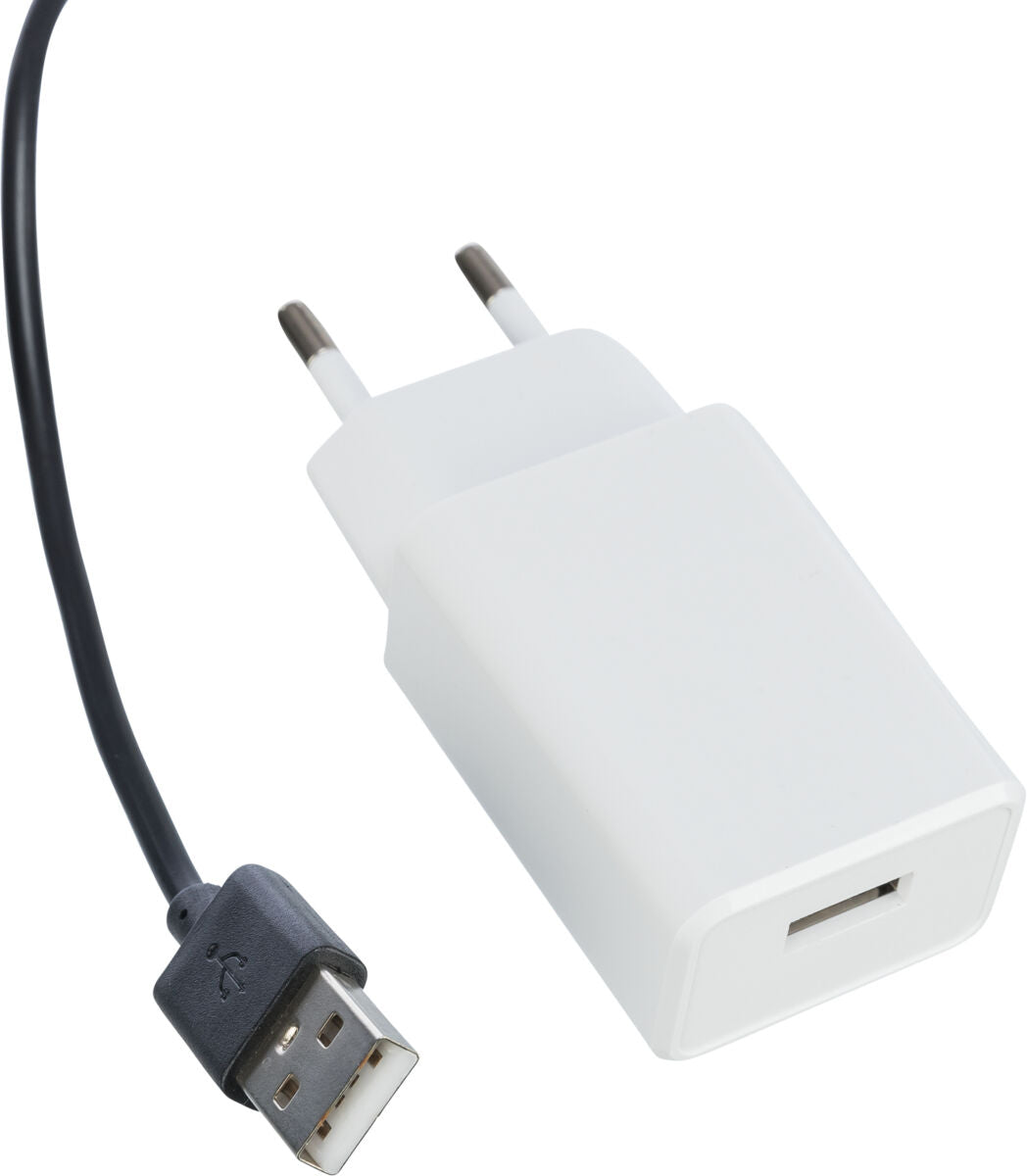 Weißes USB-Ladegerät mit angeschlossenem schwarzem USB-Kabel.