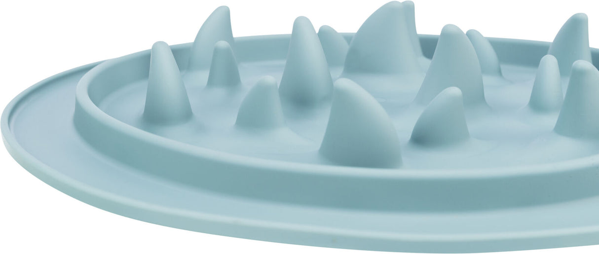 Rundes, hellblaues Objekt mit mehreren spitzen Erhebungen auf der Oberfläche, gleichmäßig verteilt.