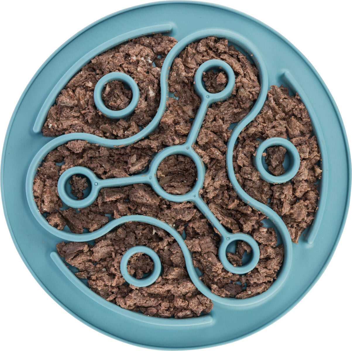 Ein blauer, runder Futternapf mit labyrinthischem Muster, gefüllt mit braunem zerkleinertem Futter.
