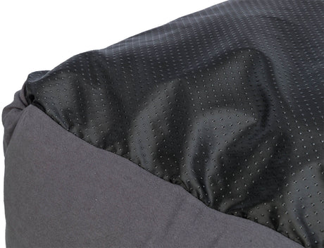 Schwarze, gepunktete Textur auf grau gepolstertem Material, Nahaufnahme ohne sichtbare Funktion oder Zubehör.