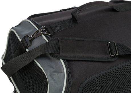 Schwarze und graue Tasche mit Netzstoff und verstellbaren Riemen, zeigt Reißverschlüsse und Schnallen.