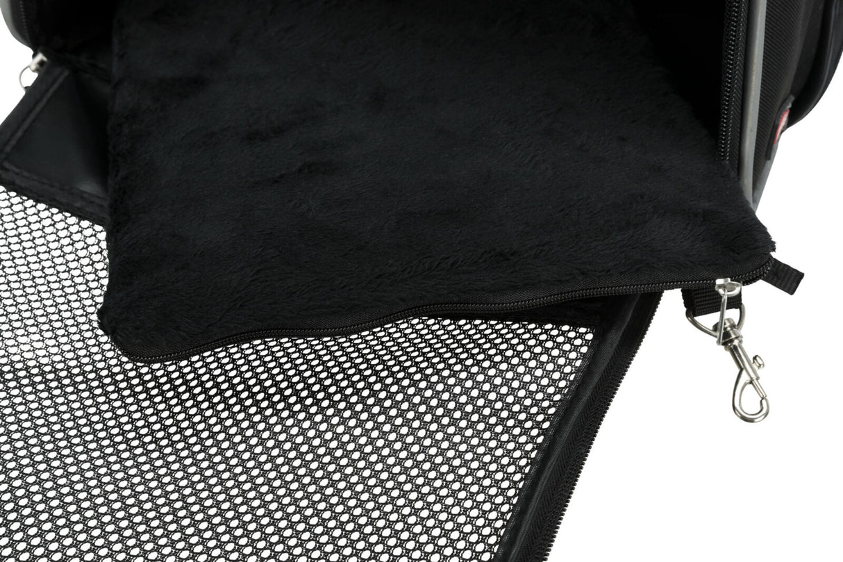 Schwarze, gepolsterte, texturierte Fläche mit Netzstoff und Reißverschluss, inklusive metallischem Haken.
