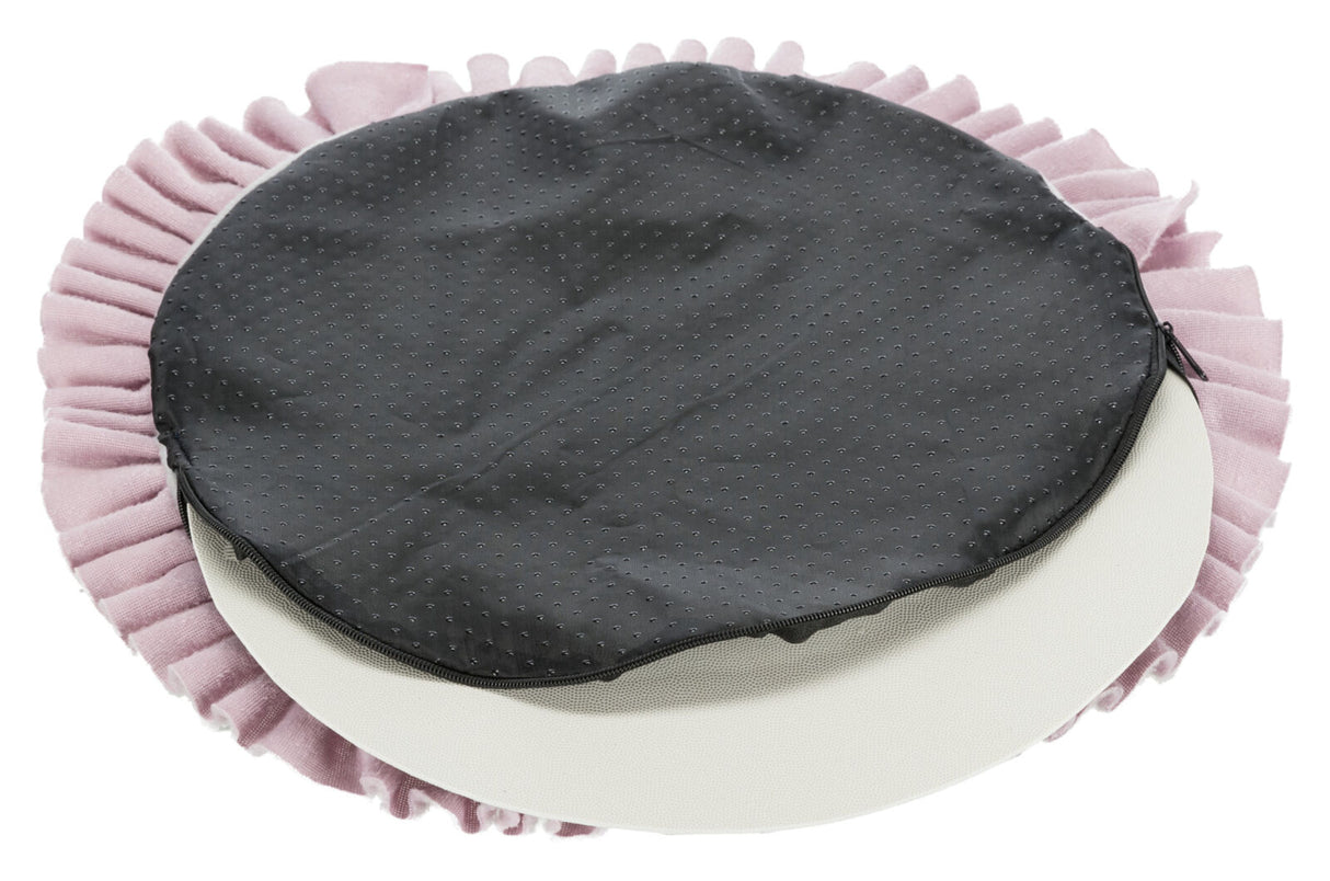 Runde Matte mit grauer Oberfläche und gepunkteter Struktur, umgeben von rosa gefaltetem Stoffrand.