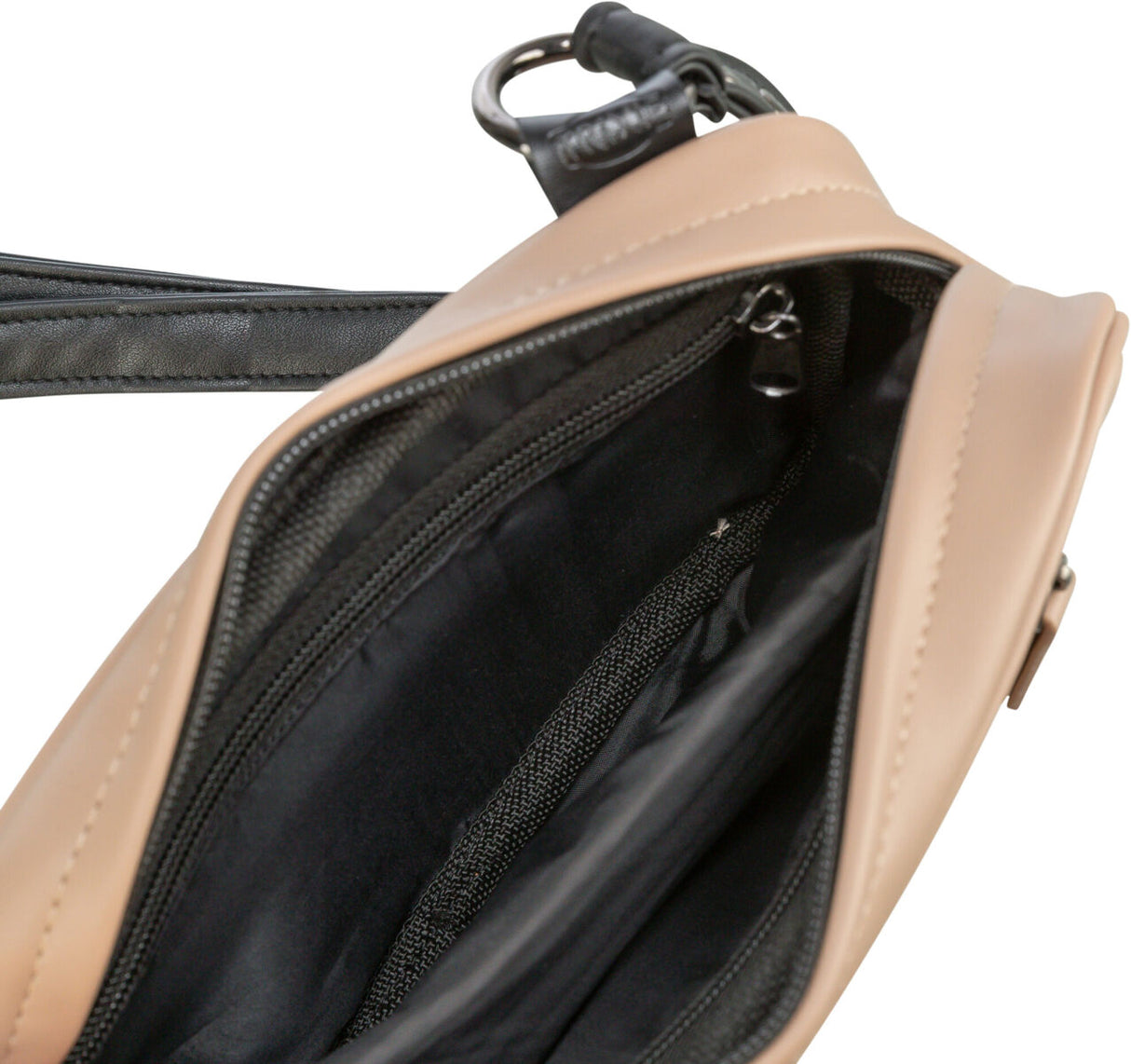 Beige Tasche mit Metallring und schwarzem Reißverschluss, zeigt inneren schwarzen Futterstoff.