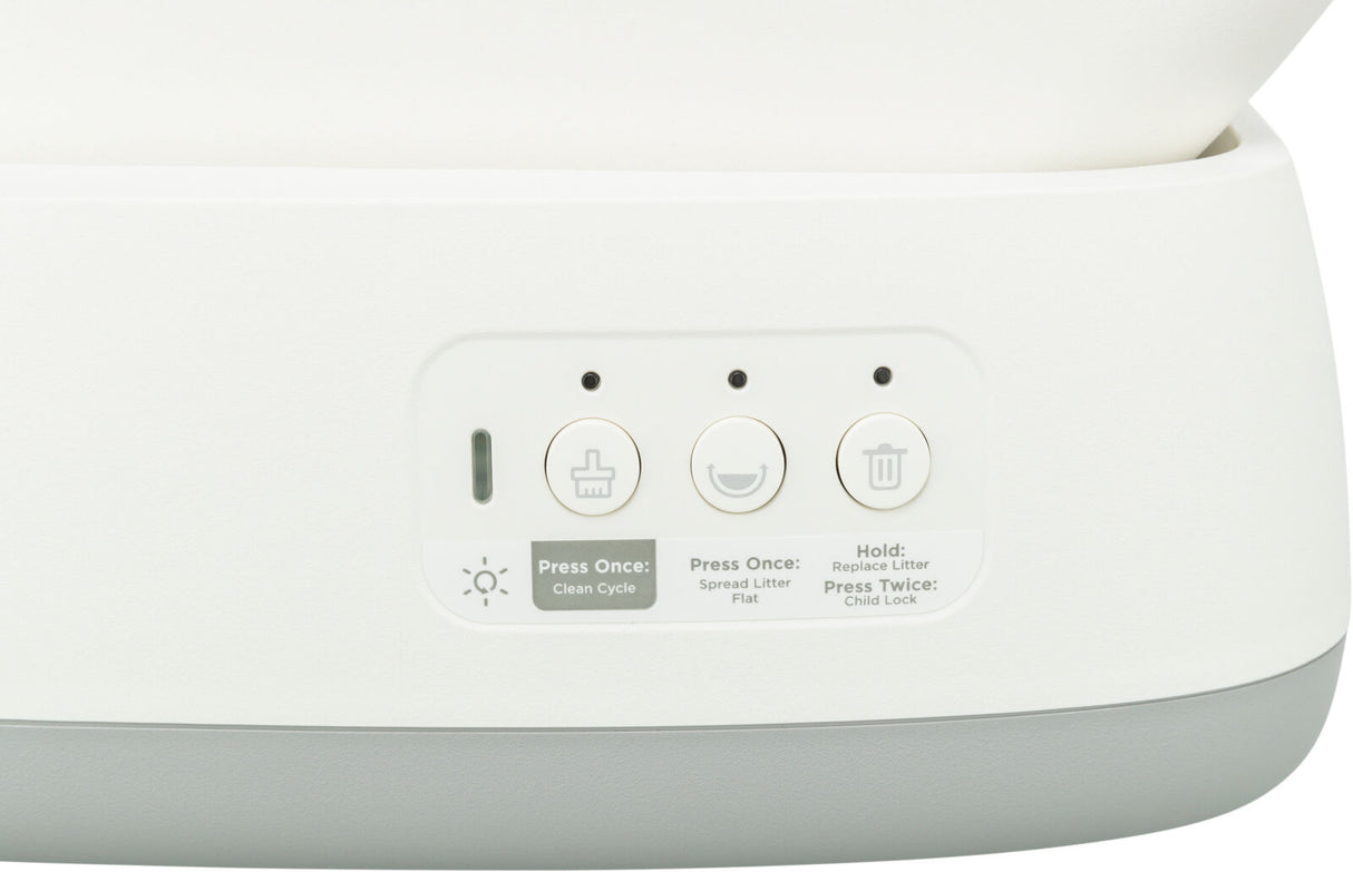 Drei weiße Knöpfe auf einem weißen Panel eines Geräts mit Symbolen und englischen Beschriftungen darunter.