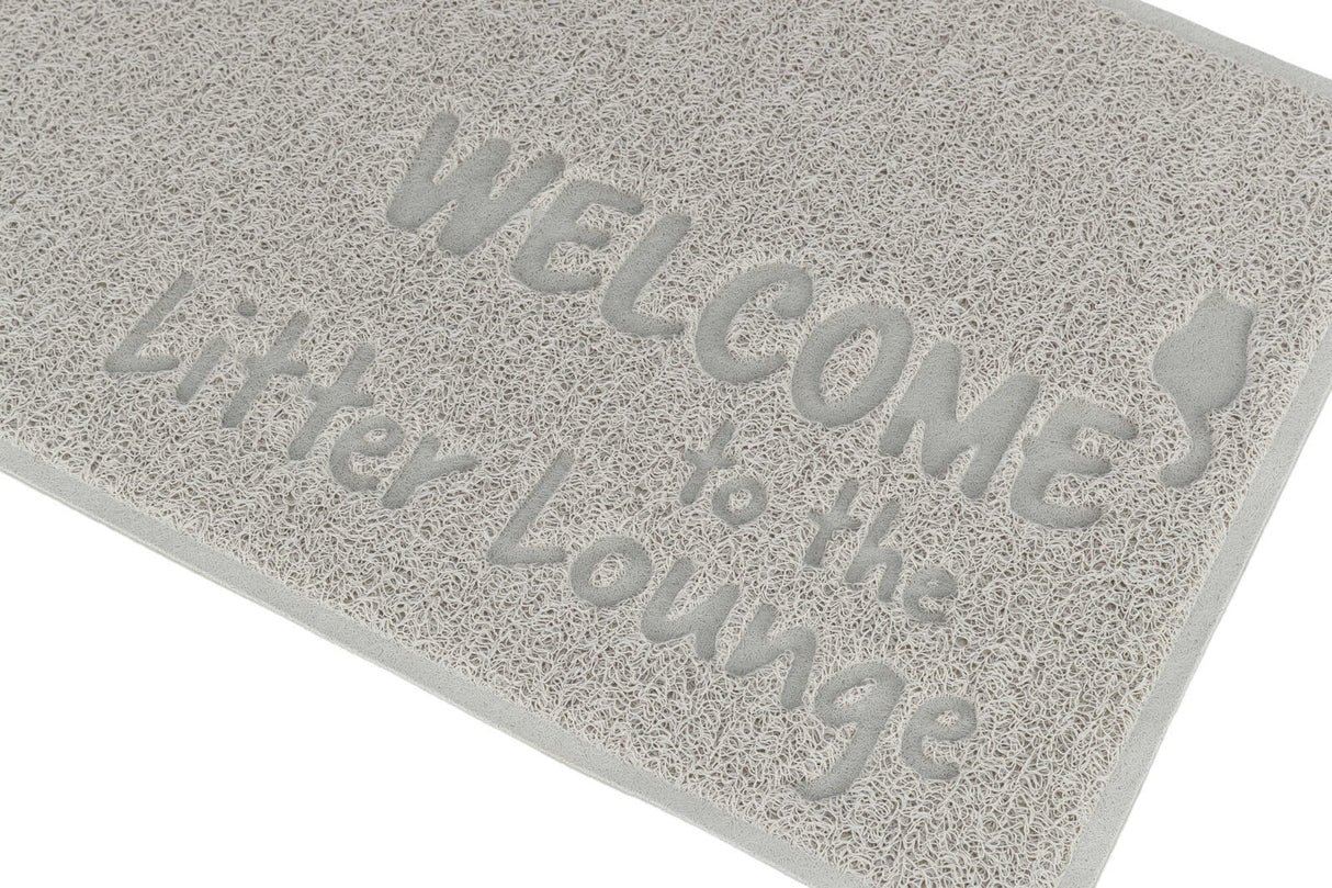 Graue Matte mit Text "WELCOME to the Litter Lounge" und einer stilisierten Katzenfigur darauf.