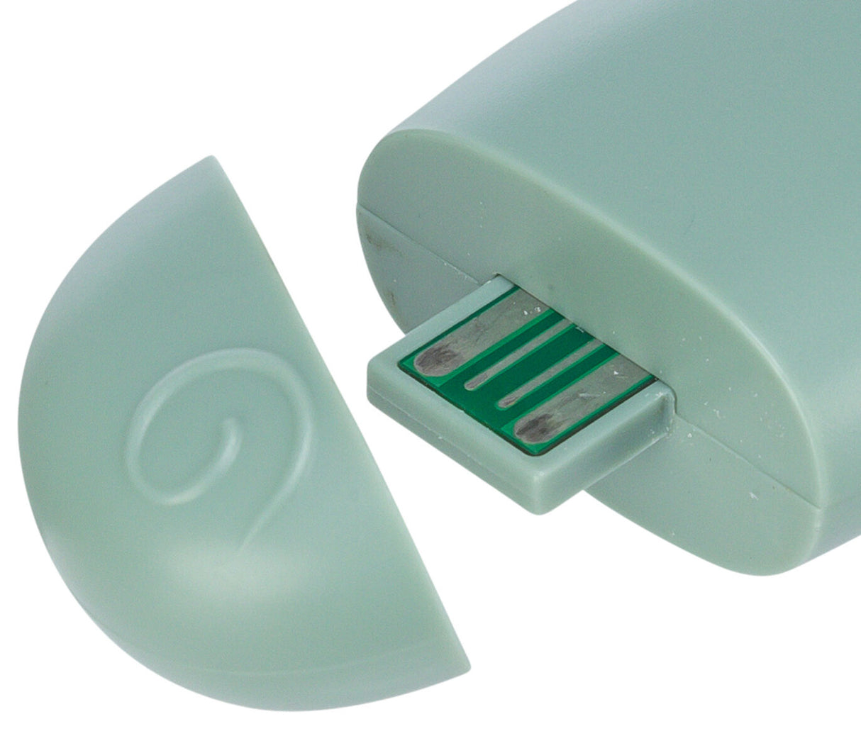 Mintgrüner USB-Stick mit abgenommener Kappe, der USB-Stecker ist sichtbar.