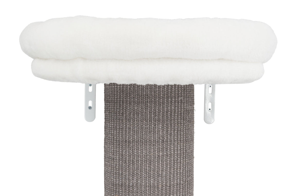 Kratzbaum aus grauem Sisal mit weißem, weichem Polster oben, montiert auf Metallhalterungen.