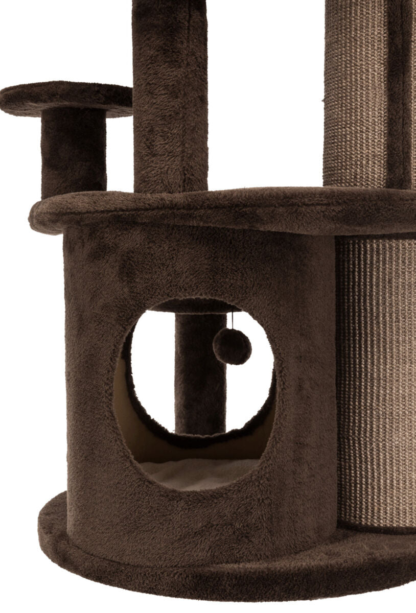Plüschiger, brauner Kratzbaum mit runder Höhle und hängendem Ball, beide Säulen mit Sisal umwickelt.