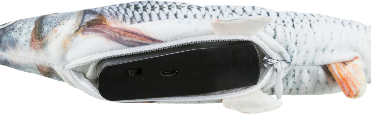 Plüschfisch mit Reißverschluss, innen schwarzes Plastikteil mit Schalter und Anschluss, Fischmuster in Grau- und Orangetönen.