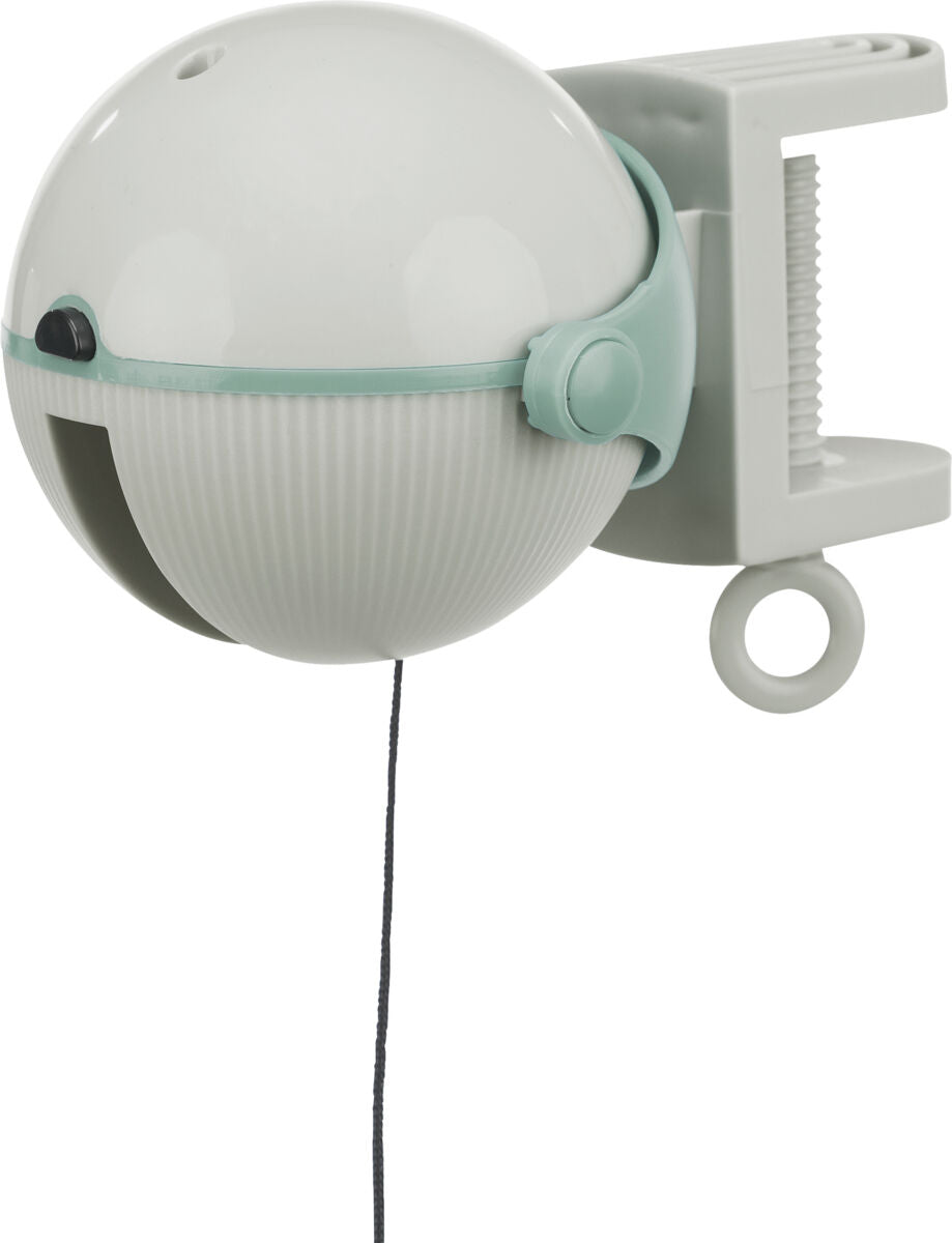 Weiße und hellgrüne runde Halterung mit Klemme, an der ein schwarzer Faden befestigt ist.