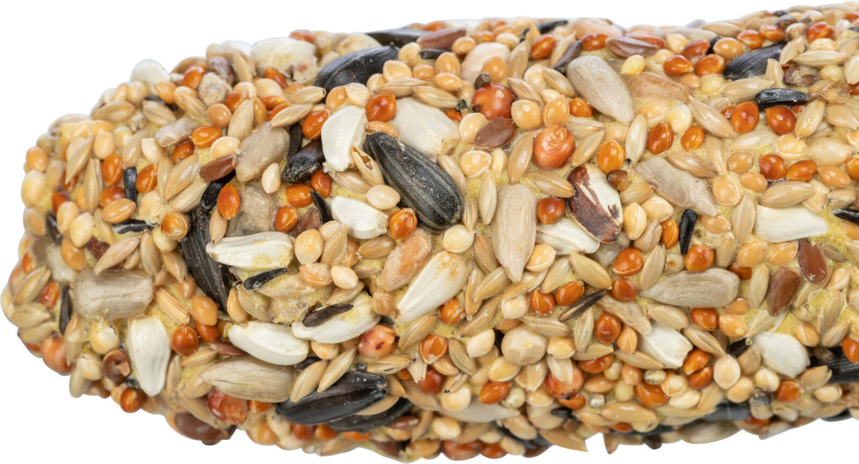 Eine Vielzahl von Vogel- oder Tierfuttersamen in verschiedenen Farben, darunter Schwarz, Weiß und Orange.