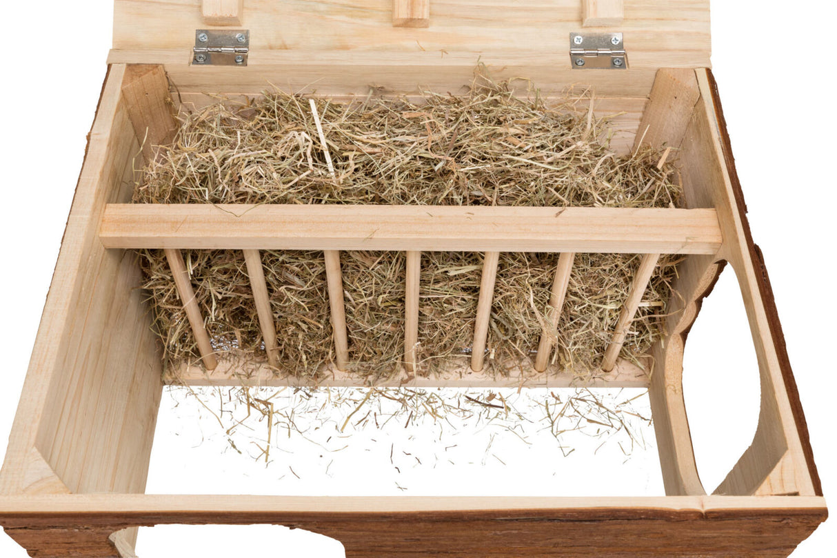 Holzkiste mit Futterbehälter, gefüllt mit Stroh, Scharniere an der Rückseite, offene Konstruktion, natürliche Holzfarbe.