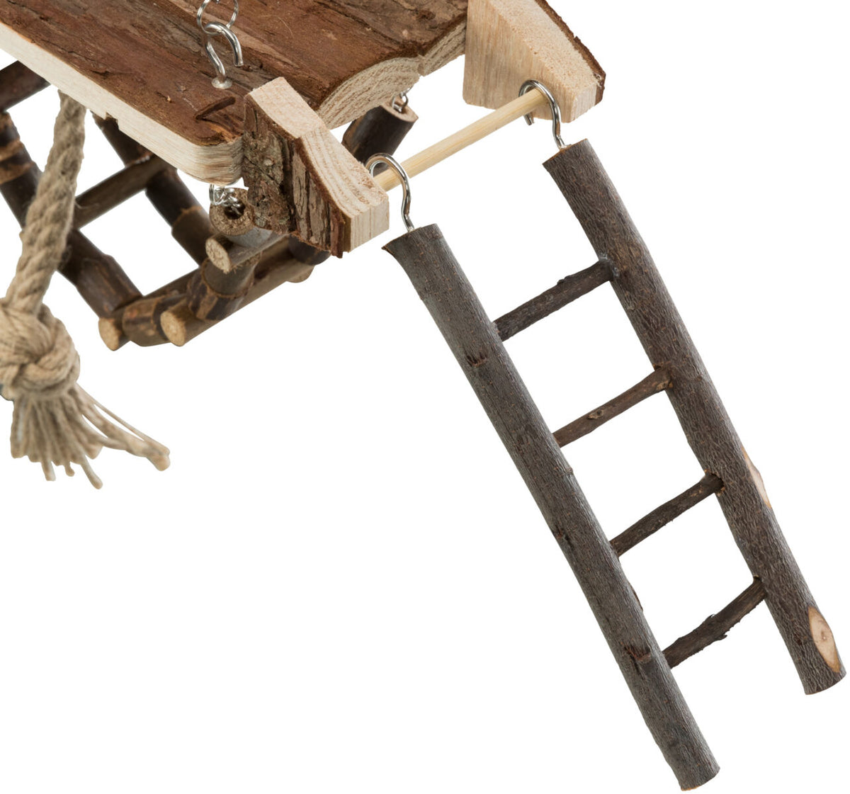 Holzleiter mit zwei Sprossen, verbunden an einer Plattform aus Holz mit Seilknoten an der Seite.